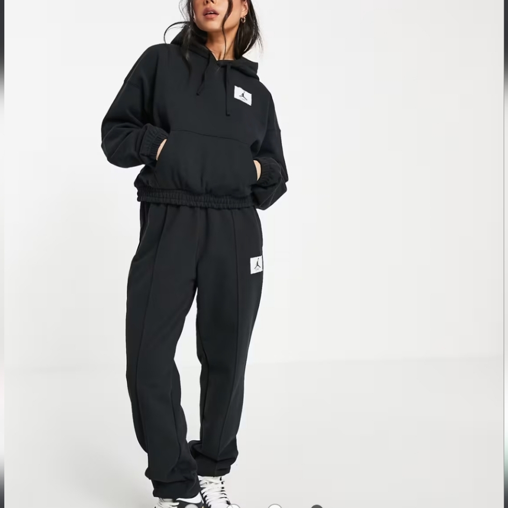 NWT Women's Jordan 2pc PLUS size Sweatsuit Set